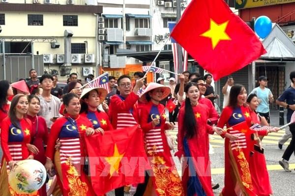 "Áo dài hữu nghị" thắt chặt mối quan hệ Việt Nam - Malaysia