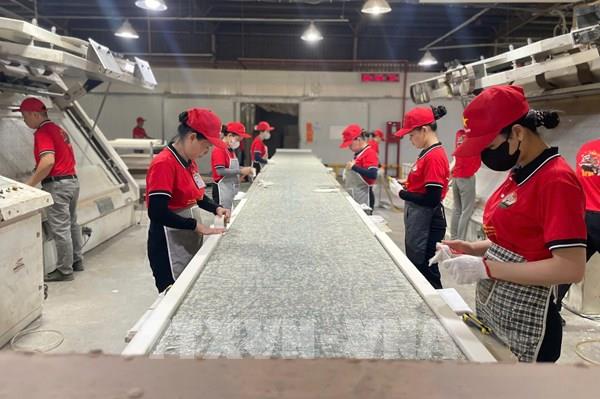 Doanh nghiệp FDI thể hiện tình yêu nước cùng người lao động