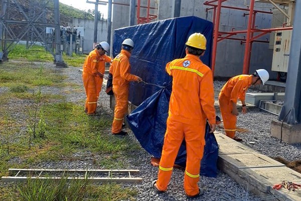 Ngành điện kích hoạt ứng phó khẩn cấp bão số 5