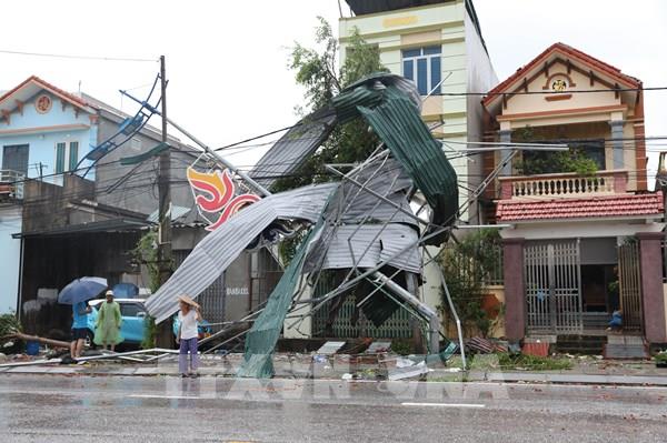 Lốc xoáy ở Ninh Bình làm 1 người chết, hơn 200 nhà dân thiệt hại