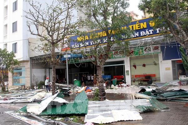 Ảnh hưởng bão số 5: Nghệ An phấn đấu cấp điện trở lại trong ngày 26/8