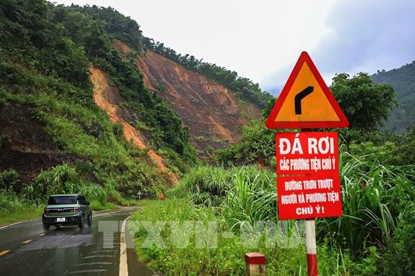 Ảnh hưởng bão số 5: Sạt lở tuyến đường 433, cô lập nhiều xã vùng cao Phú Thọ