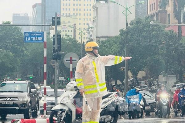 Hà Nội: Nước rút chậm, vẫn còn nhiều điểm ùn tắc do ngập úng