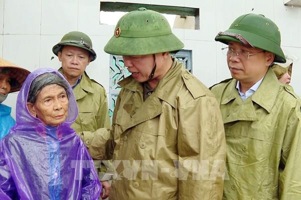 Phó Thủ tướng Trần Hồng Hà chia sẻ, động viên người dân Hà Tĩnh bị ảnh hưởng bão số 5