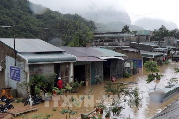Dự báo thời tiết ngày 28/8: Áp thấp nhiệt đới tiến vào Biển Đông, nguy cơ lốc xoáy và mưa lớn nhiều nơi