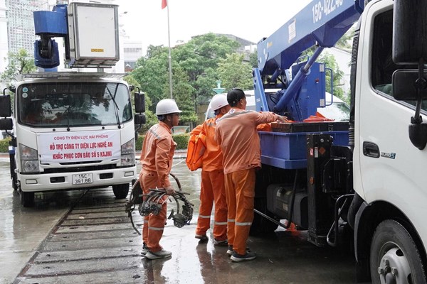 Tổng công ty Điện lực miền Bắc khắc phục lưới điện sau bão số 5