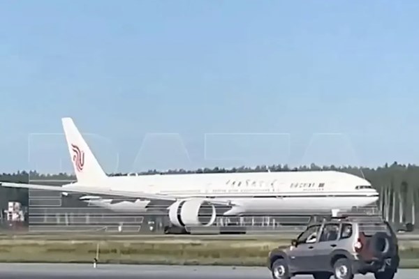 Máy bay chở 265 người hạ cánh khẩn cấp tại Siberia vì lỗi động cơ