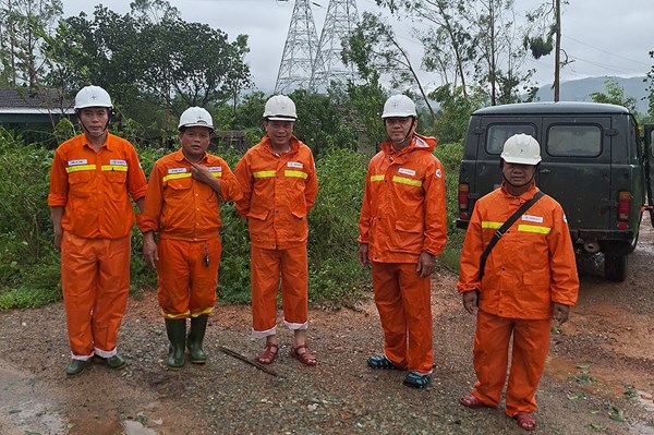 Hệ thống truyền tải điện quốc gia được đảm bảo an toàn sau bão số 5