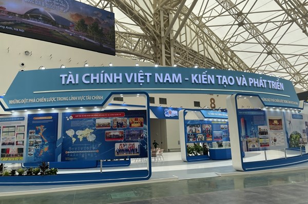 Trưng bày Triển lãm “80 năm ngành Tài chính Việt Nam - Kiến tạo và Phát triển”