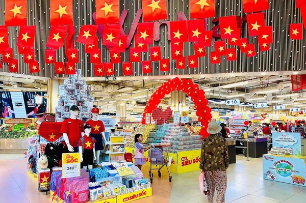 Chuỗi WinMart rực rỡ sắc đỏ - vàng, tôn vinh hàng Việt dịp Quốc khánh