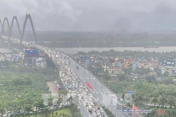 Hà Nội phân luồng từ xa trên tuyến đường Võ Chí Công