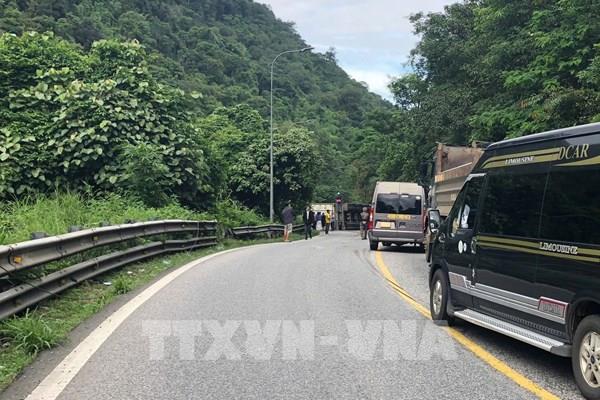 Thông xe trở lại sau vụ tai nạn trên đèo Bảo Lộc