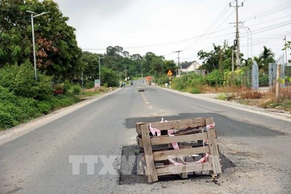 Quốc lộ 28 vừa sửa đã hỏng, nhà thầu chậm trễ khắc phục