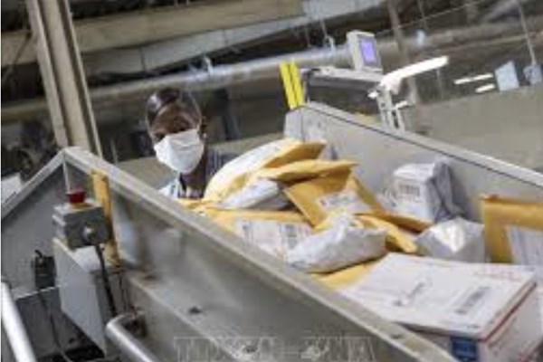 "Làn sóng" ngừng gửi bưu kiện sang Mỹ lan rộng toàn cầu