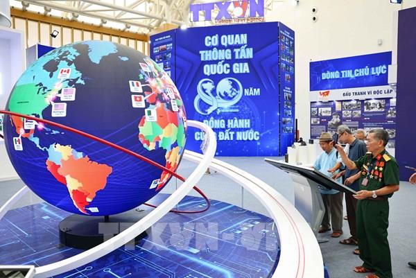 Khu trưng bày của TTXVN tại Triển lãm 80 năm thành tựu Đất nước thu hút đông đảo nhân dân