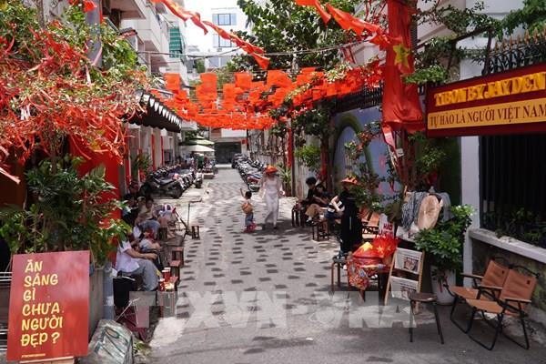 TP. Hồ Chí Minh rực rỡ cờ đỏ sao vàng mừng Quốc khánh