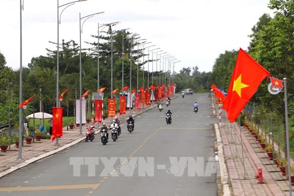 Cần Thơ rực rỡ cờ đỏ sao vàng mừng đại lễ