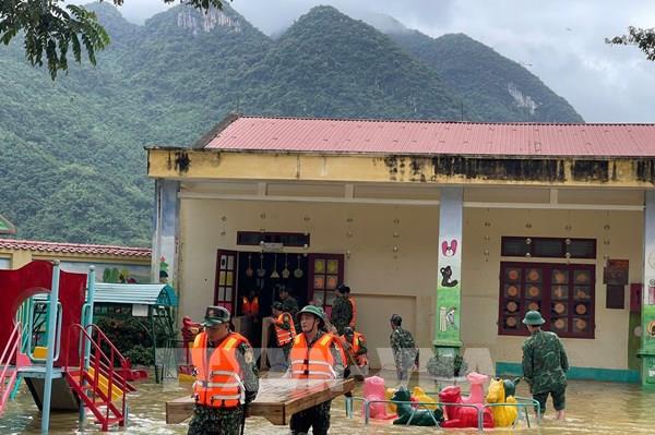 Thủ tướng yêu cầu khẩn trương khắc phục cơ sở giáo dục, y tế bị thiệt hại do thiên tai