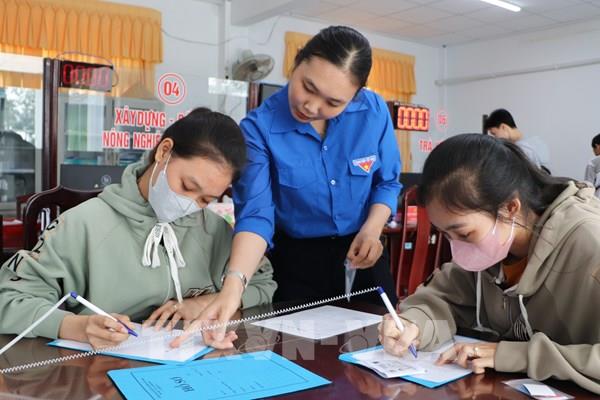 Khi sức trẻ hóa giải nỗi lo thủ tục hành chính