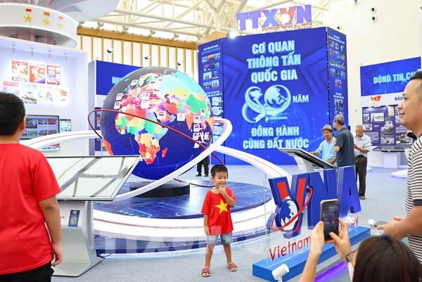 Triển lãm thành tựu đất nước: Hội tụ những ứng dụng hiện đại, sáng tạo mang lại nhiều cảm xúc