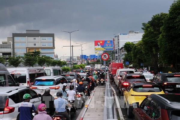 Nhiều khu vực của TP. Hồ Chí Minh ùn tắc giao thông trước kỳ nghỉ Lễ 2/9