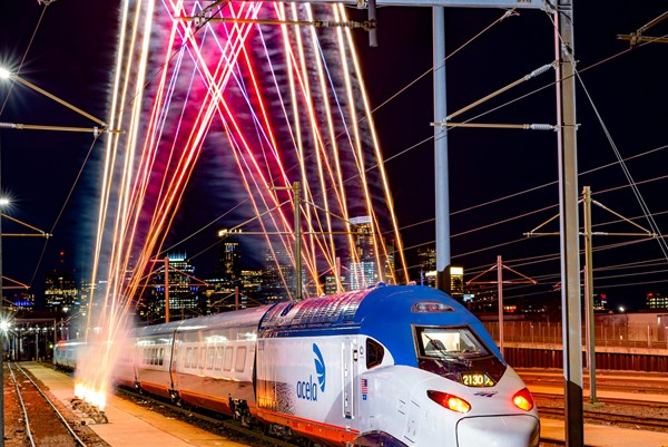 Mỹ khai trương tàu cao tốc thế hệ mới tuyến Washington - New York