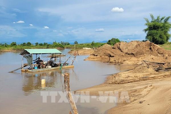 Mỏ cát ở Gia Lai vẫn khai thác dù bị yêu cầu tạm dừng