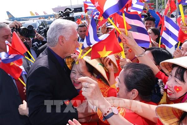 Bí thư thứ Nhất, Chủ tịch nước Cuba và Phu nhân đến Hà Nội dự Lễ kỷ niệm 80 năm Quốc khánh Việt Nam