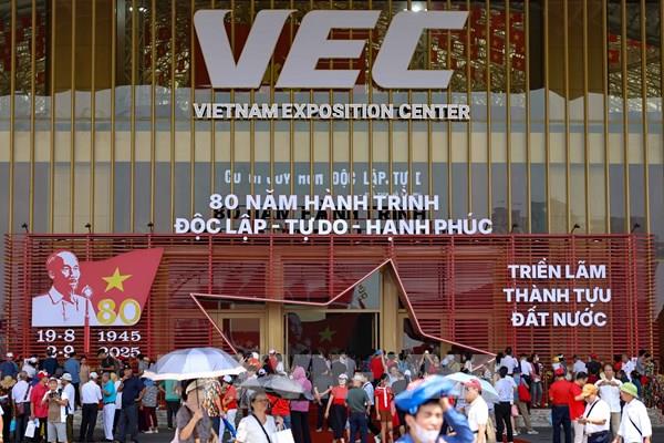 Kéo dài thời gian Triển lãm Thành tựu đất nước đến hết ngày 15/9/2025