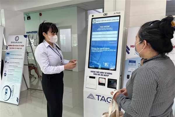 Ki-ốt sinh trắc học - bước tiến chuyển đổi số y tế Tây Ninh