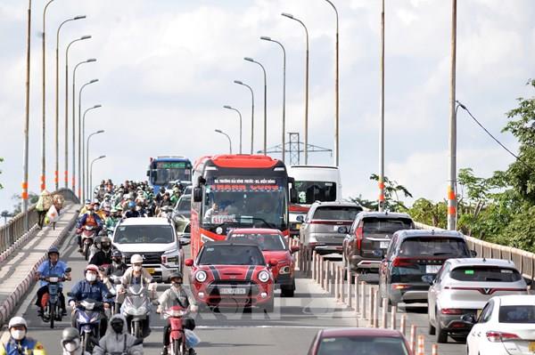 Linh động đóng, mở tuyến cao tốc hướng về Thành phố Hồ Chí Minh để giảm kẹt xe