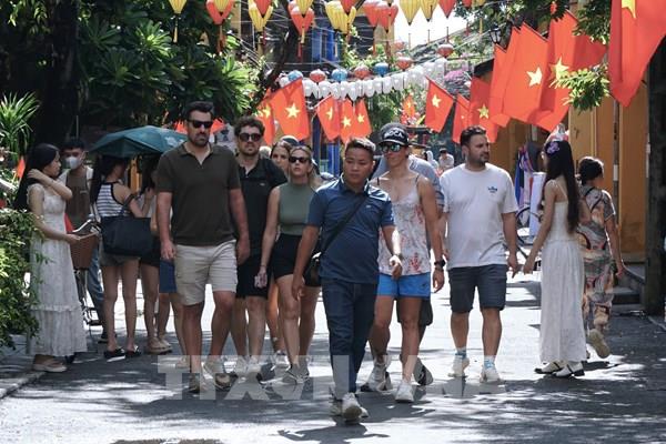 Nhiều điểm đến "hút" du khách dịp nghỉ lễ 2/9