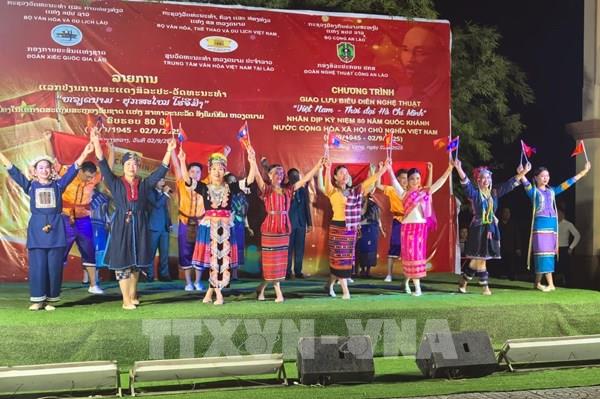 80 năm Quốc khánh: Đong đầy tình đoàn kết Việt Nam - Lào