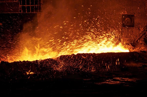 Lò cao số 2 của Khu liên hợp gang thép Hòa Phát Dung Quất 2 ra mẻ gang đầu tiên