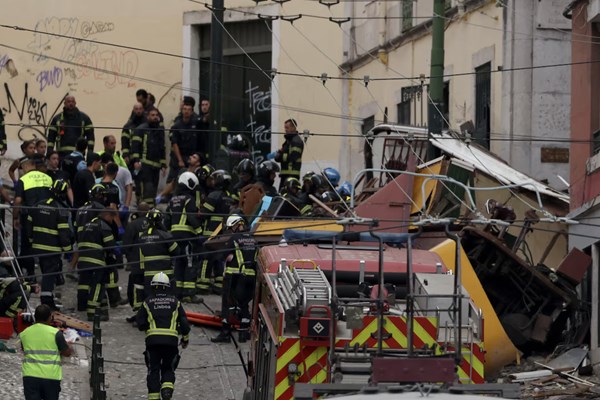 Tai nạn tàu điện ở Bồ Đào Nha khiến hơn 30 người thương vong