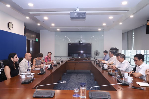 Lãnh đạo EVN làm việc với Hennes & Mauritz