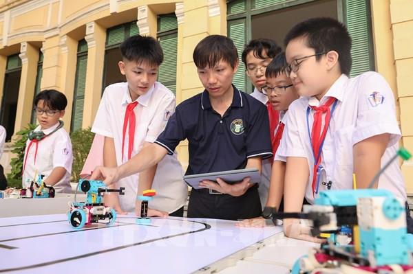 Hà Nội: Xây nền tri thức, chắp cánh tương lai