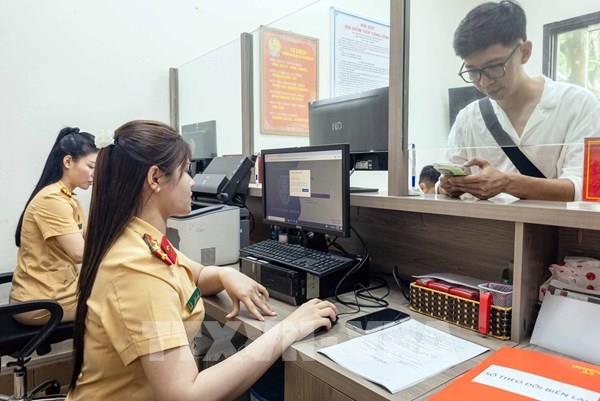 Sẽ giảm 30% mức phí và lệ phí đăng ký xe trong năm 2025