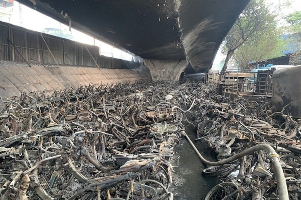 Thủ tướng yêu cầu làm rõ nguyên nhân, trách nhiệm và khắc phục hậu quả vụ cháy bãi trông giữ xe gầm cầu Vĩnh Tuy