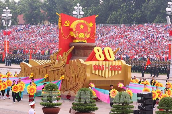 Phóng viên TTXVN trong giờ phút lịch sử của đất nước