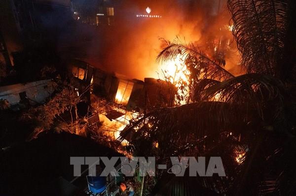 Dập tắt đám cháy lớn ở cơ sở chứa nguyên liệu chế biến thực phẩm tại Cần Thơ