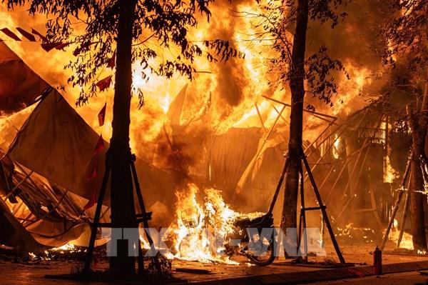 Cháy lớn tại đường Xuân Diệu (Hà Nội)