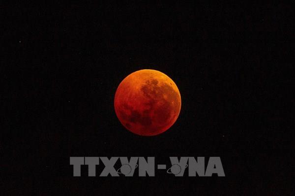 Ngắm "Trăng máu" trên bầu trời thế giới