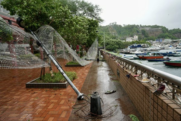Bão Tapah áp sát Hong Kong (Trung Quốc)