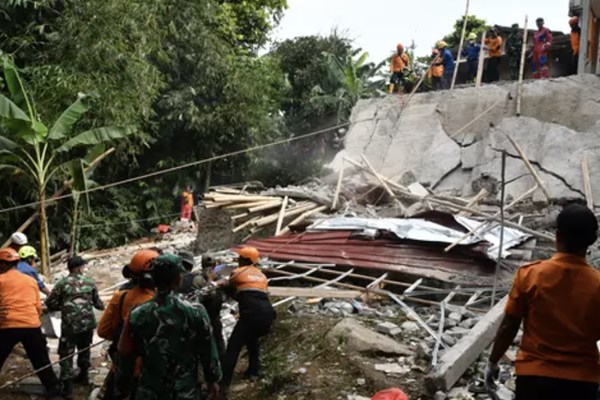 Sập địa điểm cầu nguyện tại Indonesia làm hơn 80 người bị thương 