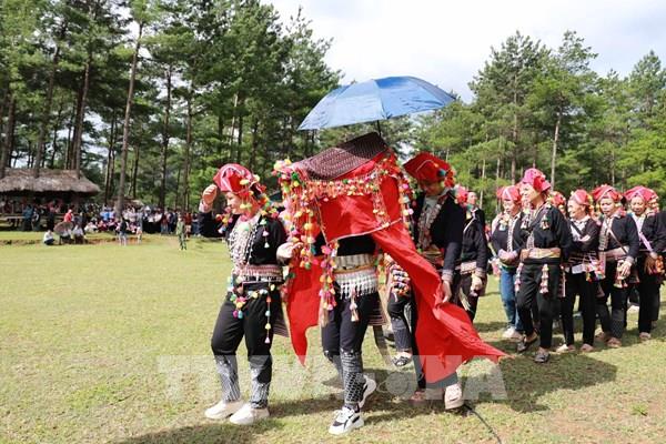 Lễ rước dâu của dân tộc Dao đỏ ở Lai Châu