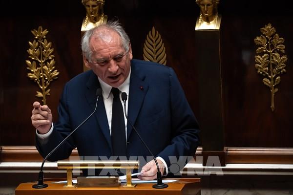 Thủ tướng Pháp không vượt qua cuộc bỏ phiếu tín nhiệm