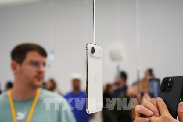 Có gì bên trong chiếc iPhone mỏng nhất lịch sử Apple?