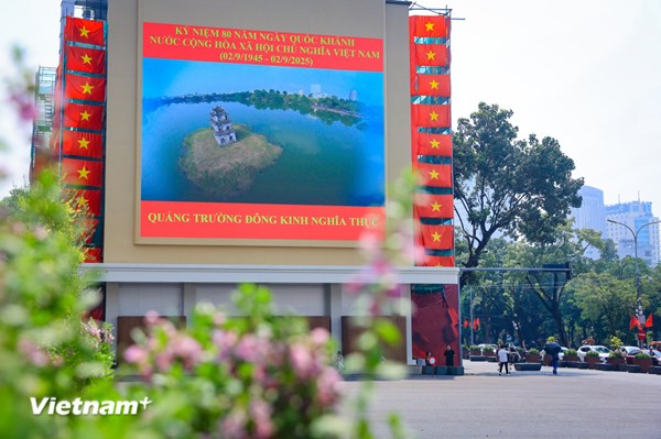 Diện mạo mới của Quảng trường Đông Kinh Nghĩa Thục sau khi được chỉnh trang