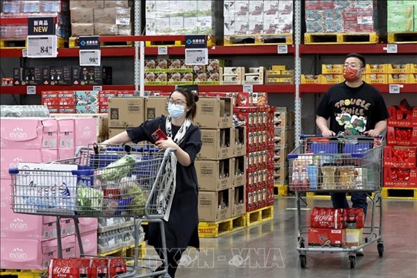 Trung Quốc: Giá tiêu dùng giảm, sản xuất và thương mại điện tử khởi sắc